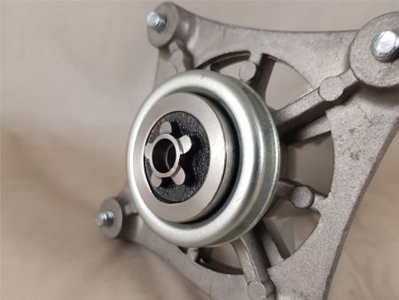 Preview: Messerwelle Lagerbock Husqvarna CTH TC LTH McCulloch Messerspindel Rasentraktor