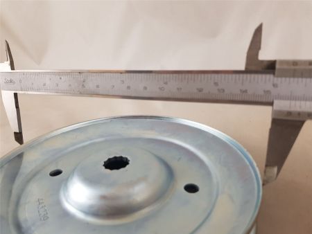 Preview: orig. Husqvarna Riemenscheibe Mähwerk D: 160mm ZB: 16mm 443239 Antriebsscheibe