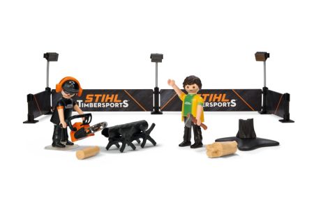 Zwei Playmobil Figuren mit STIHL Motorsäge und Axt beim TImbersports Wettbewerb