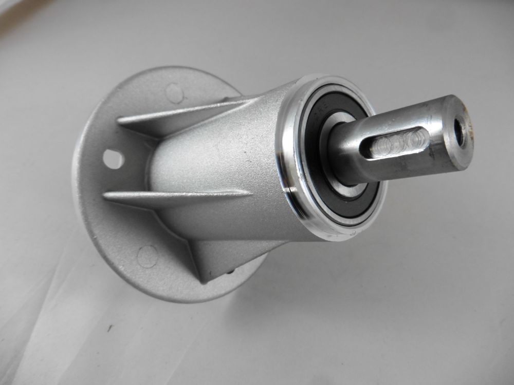 Messerspindel für Castelgarden Mähwerk rechts 102cm 122cm Messerwelle TC TCP TP