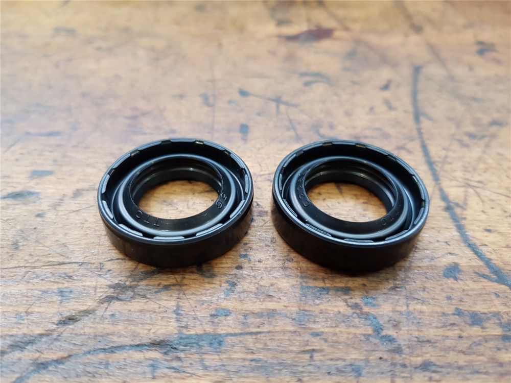2 x Wellendichtring Seal für Tuff Torq Hydrostat Getriebe Achsen 19 32 8 mm K 46