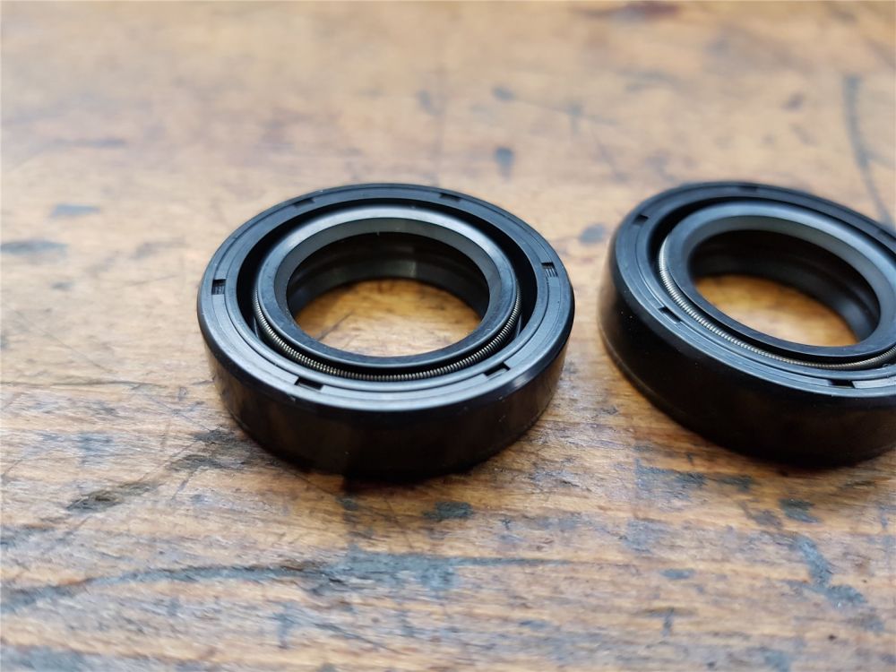 2 x Wellendichtring Seal für Tuff Torq Hydrostat Getriebe Achsen 19 32 8 mm K 46