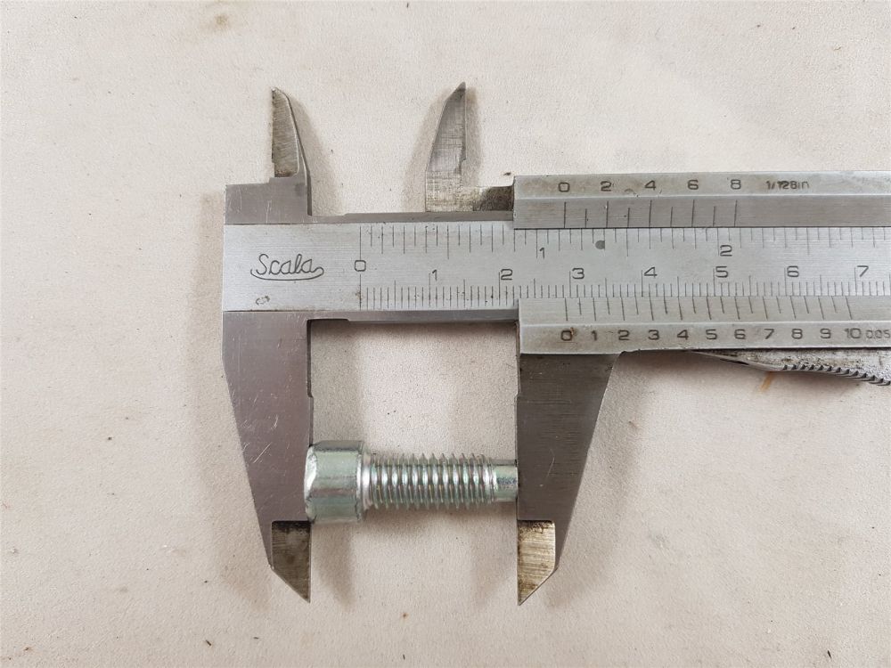 original Briggs & Stratton Schrauben Auspuffkrümmer Motorlüfter L: 213mm 698941